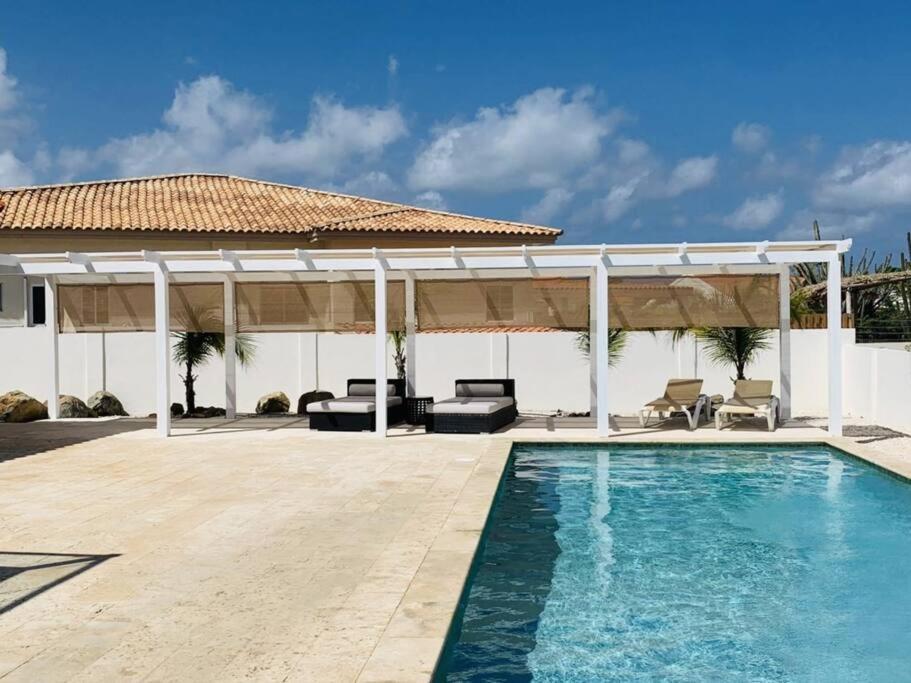 Jolie Villa Entire Villa In Noord, Aruba Palm Beach Exterior photo